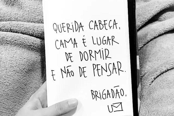Muit@s afirmam que chá de banana é um poderoso elixir do sono. Você sabia?