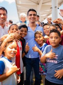 JHC inaugura terminal do Rosane Collor e anuncia reforma de abrigos por toda cidade