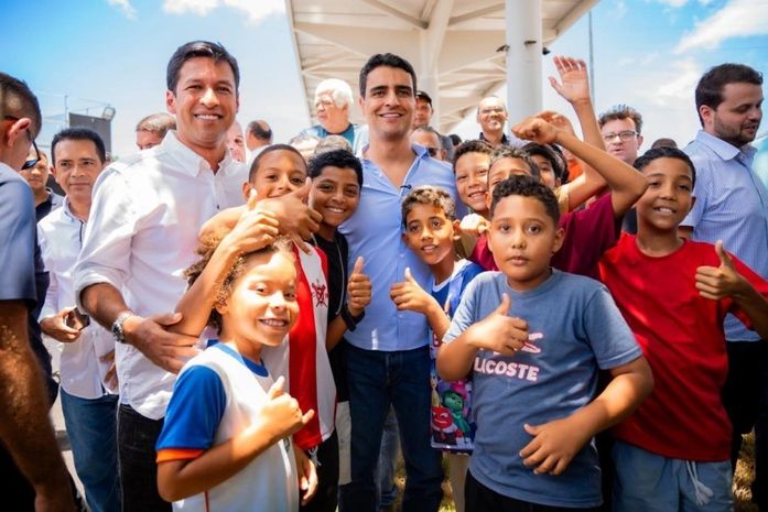 JHC inaugura terminal do Rosane Collor e anuncia reforma de abrigos por toda cidade