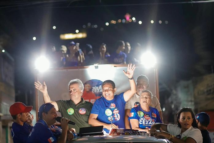 Júlio Cezar e Silvio Camelo encerram campanha com carreata gigante em Palmeira