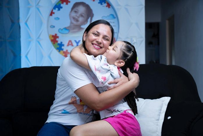 A voz de uma mãe atípica, que luta todos os dias por suas duas filhas autistas, nos mostra o verdadeiro impacto de cada obra realizada