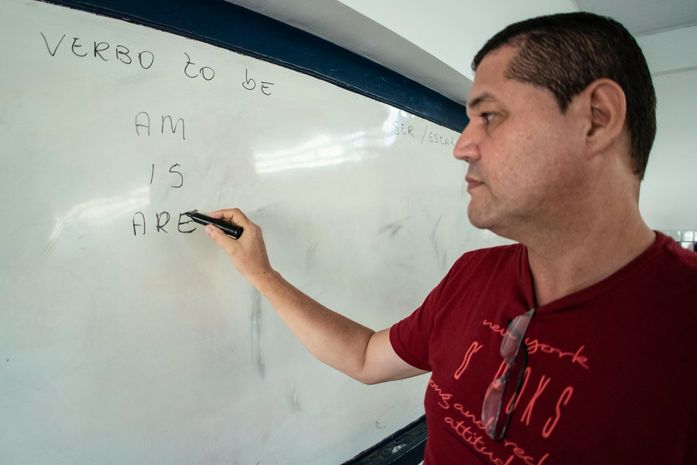 Inscrições para cursos gratuitos de idiomas da Secretaria de Educação se encerram neste domingo (30)