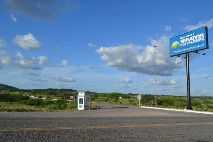 Promoção pessoal: Justiça Eleitoral condena prefeita e cassa registro de candidato à prefeitura, no interior