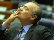 Renan Calheiros deixa a liderança do PMDB