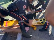 Carro invade faixa verde e atropela mulher na orla de Ponta Verde, em Maceió