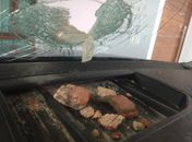 Chefe de Gabinete do vice-governador tem carro apedrejado durante tentativa de assalto