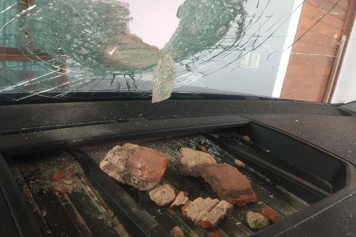 Chefe de Gabinete do vice-governador tem carro apedrejado durante tentativa de assalto