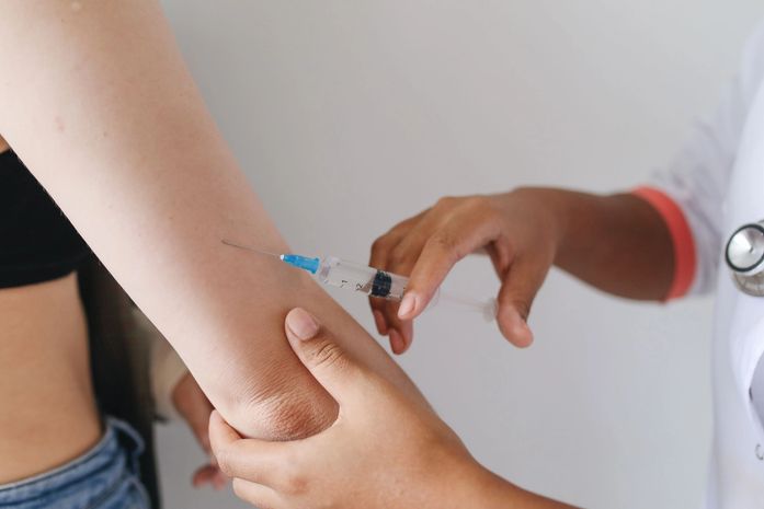 Maceió registra cinco mortes por doença meningocócica em 2026; infectologista alerta para sinais de emergência