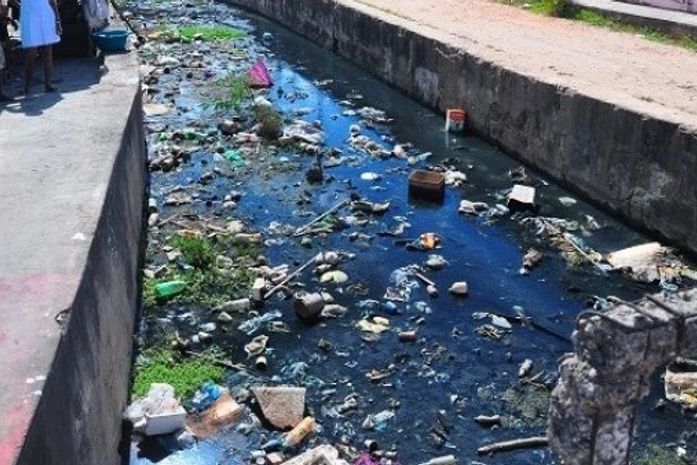 Fossa rudimentar, vala e rio: esgoto ainda é problema para 35% dos domicílios em Alagoas