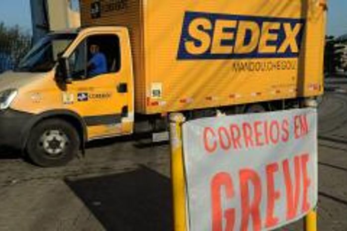 Correios entram em greve por tempo indeterminado