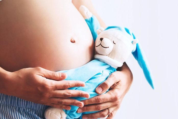 Ela tem 13 anos, é, ainda, uma menina, e está grávida de três bebês.