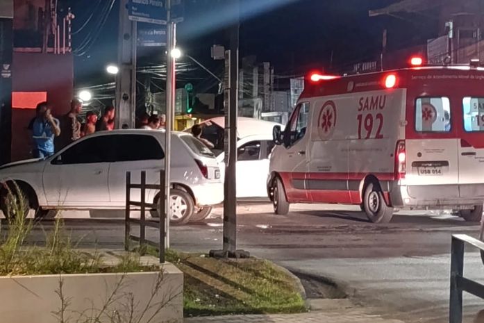 Colisão envolvendo dois carros deixa uma pessoa ferida em Arapiraca