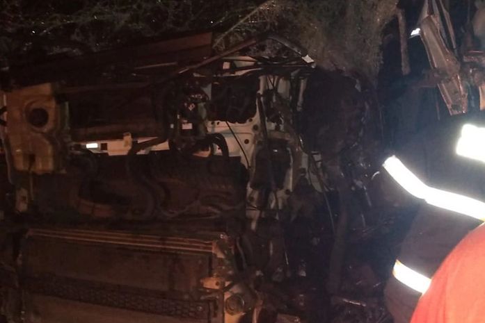 Motorista de caminhão fica ferido e tem dedo do pé amputado em colisão na Região Metropolitana de Maceió