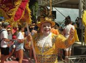 Pinto da Madrugada reúne foliões na Ponta Verde e serve cerca de 3 mil porções de mungunzá