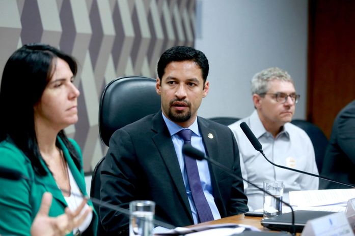 Rodrigo Cunha difunde no Senado negócios de impacto social