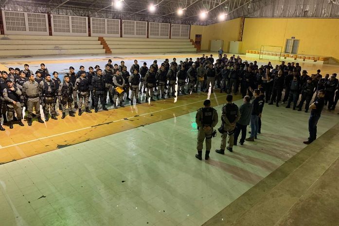 Policiais se reuniram antes da operação