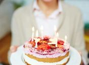 Funcionário diz ter sido vítima de discriminação porque colegas não cantaram "parabéns" em seu aniversário