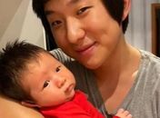 Pyong Lee conhece o filho Jake; Veja o vídeo