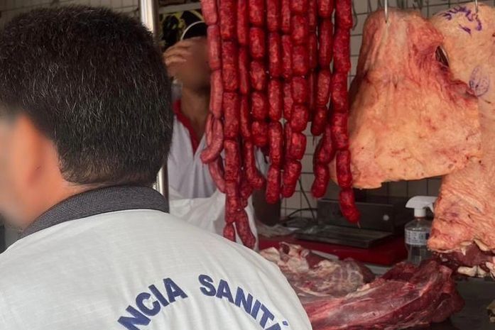 VISA apreende mais de 100kg de linguiça clandestina em avícolas e açougues; multa pode chegar a R$38 mil