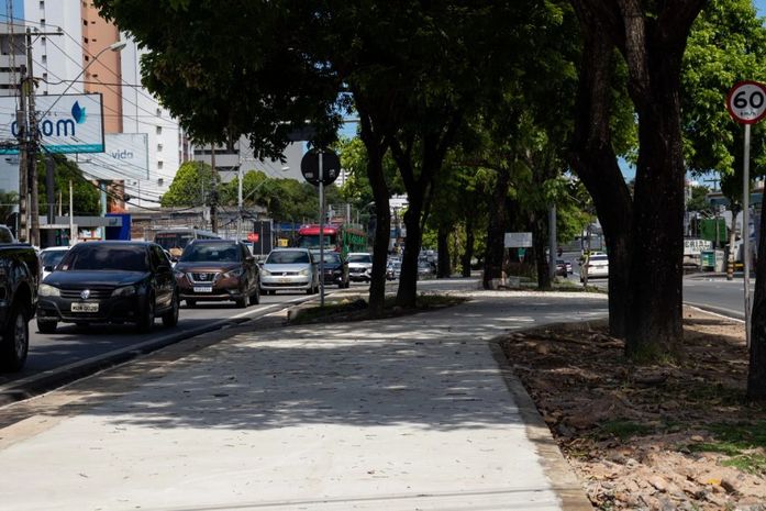 Obras da ciclovia da Fernandes Lima avançam e vão beneficiar 200 mil ciclistas