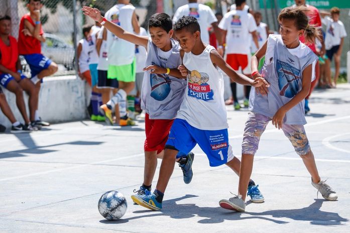 Instrumento de cidadania, programa "Na Base do Esporte" previne a violência e doenças