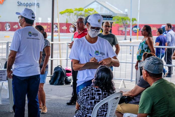 Vacinação de idosos, em Maceió