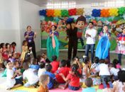 Volta às aulas: Estudantes da rede municipal de Santana do Mundaú recebem kits escolares