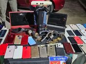Suspeito é preso com arma e 65 celulares após denúncia de violência doméstica em Maceió