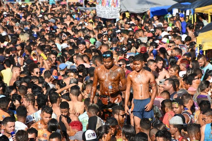 Mela Mela anima foliões e leva milhares as ruas de São José da Laje