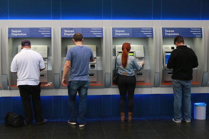 Bancos funcionam em horário especial neste final de ano; confira 