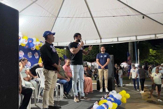 Prefeito Didi Lopes reúne moradores em roda de conversa na Praça Central de Tanque d’Arca