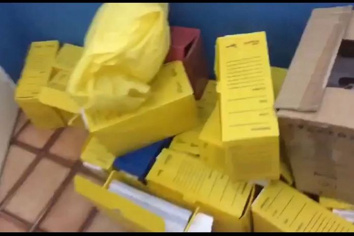 Documentos revirados na Prefeitura de Mata Grande