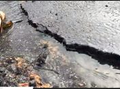 Asfalto cede após cinco pontos de vazamento surgirem no bairro do Pinheiro