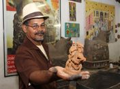 Uma vida na ponta dos dedos: mestre artesão conta a sua história com o barro