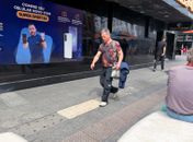 Placas de concreto no Centro são substituídas; motoristas devem reforçar cuidado com áreas destinadas aos pedestres