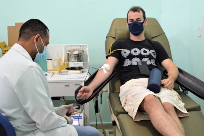 Além de usar máscara, o voluntário que desejar doar sangue neste feriado, deve ter no mínimo 16 anos de idade