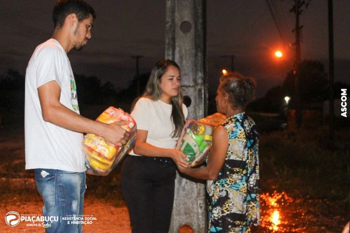 Prefeitura de Piaçabuçu distribui cestas básicas e lonas para famílias em áreas afetadas pelas chuvas 