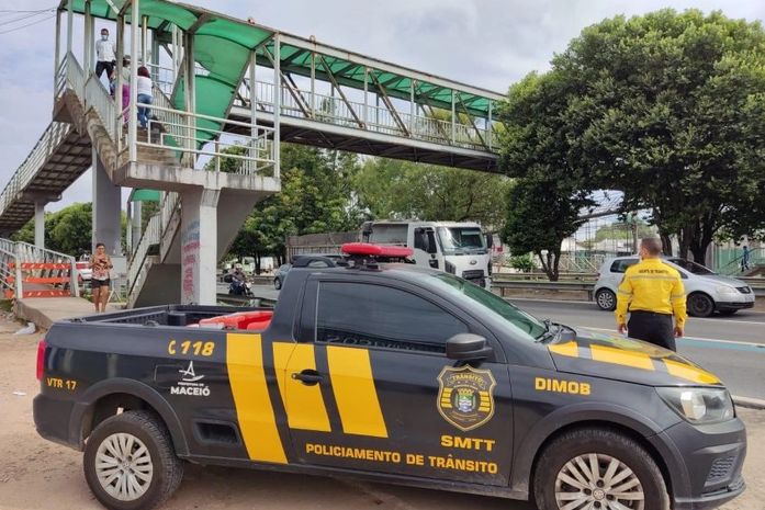 A intervenção é temporária e necessária para que os reparos necessários na passarela sejam realizados.