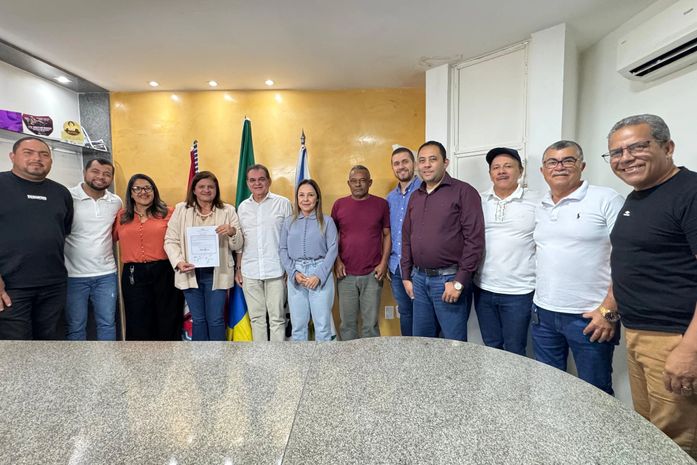 Prefeita Ziane Costa assina ordem de serviço para construção de duas novas quadras esportivas em comunidades rurais