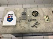 Menor é preso com maconha, crack e cocaína em Maceió