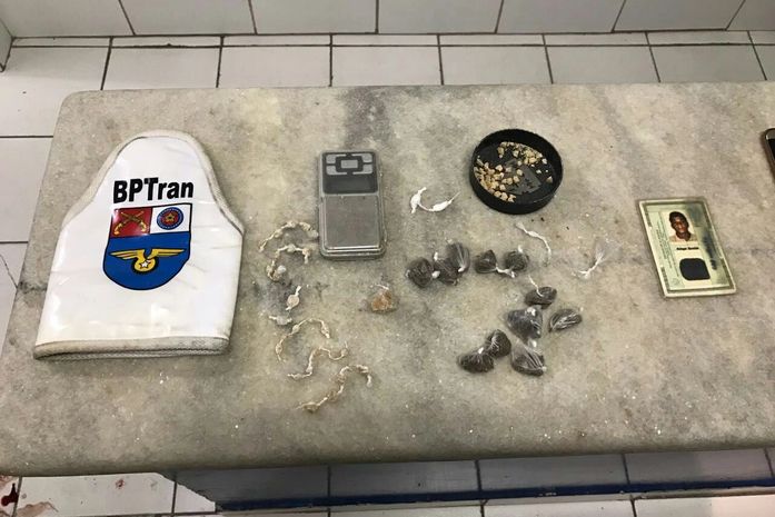 Menor é preso com maconha, crack e cocaína em Maceió