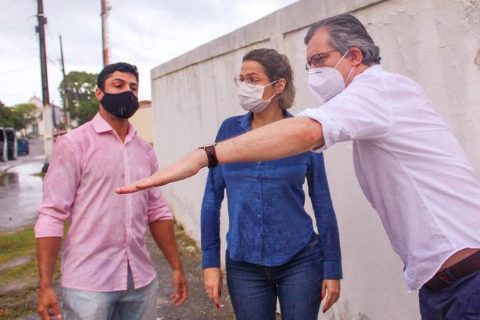 Maceió: Gaby Ronalsa e secretário de Educação visitam terrenos para construção de novos Cmeis