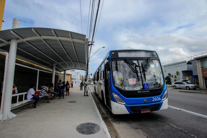 Ponto de ônibus do Sistema Integrado de Mobilidade de Maceió (SIMM)