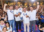 No topo de mais uma pesquisa com 43,6% para o Senado, Arthur Lira é aplaudido pelo povo de Arapiraca em megareunião com Lucas, Daniel e Luciano Barbosa