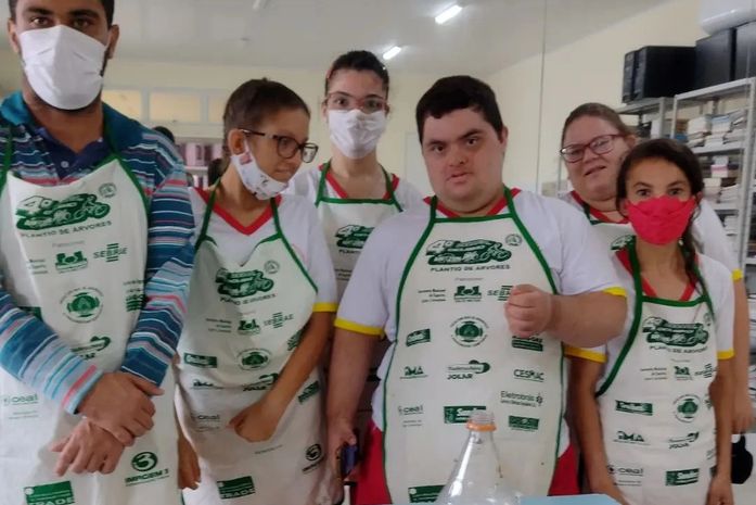 Alunos da Pestalozzi lançam exposição com obras feitas em argila