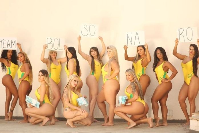 Candidatas ao Miss Bumbum apioam Bolsonaro