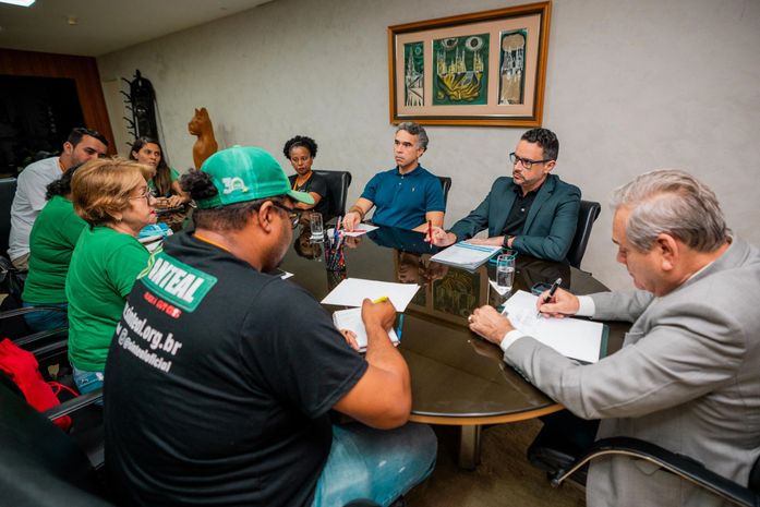 Governo discute fim da greve com Sinteal e criação de Grupo de Trabalho para tratar de reivindicações de servidores