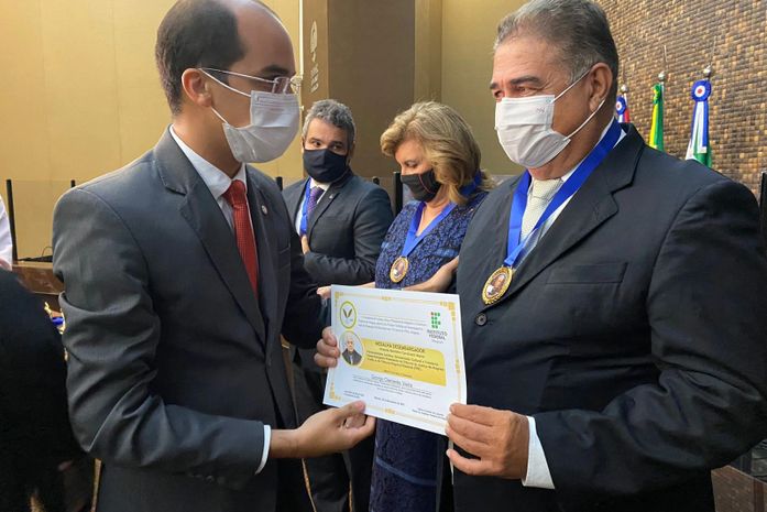 Prefeito George Clemente recebe Comenda e Medalha pelos relevantes serviços prestados ao Panorama Político, Administrativo e Gestão Pública em Alagoas