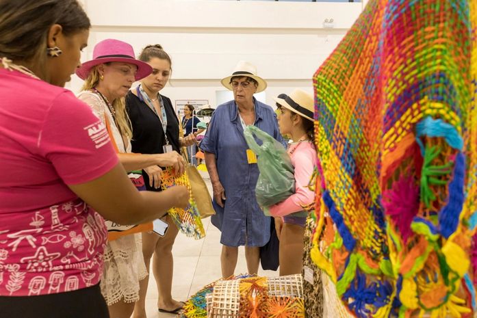 Turistas eram recebidos com apresentações culturais e com uma feirinha onde eram comercializados os produtos do Alagoas Feita à Mão