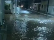 Imóveis ficam inundados e destruídos após tempestade com granizo no sertão de Alagoas